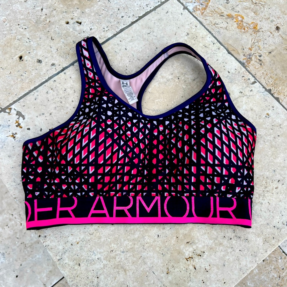 Under Armour Sports Bra size Medium New without Tags Gym wear